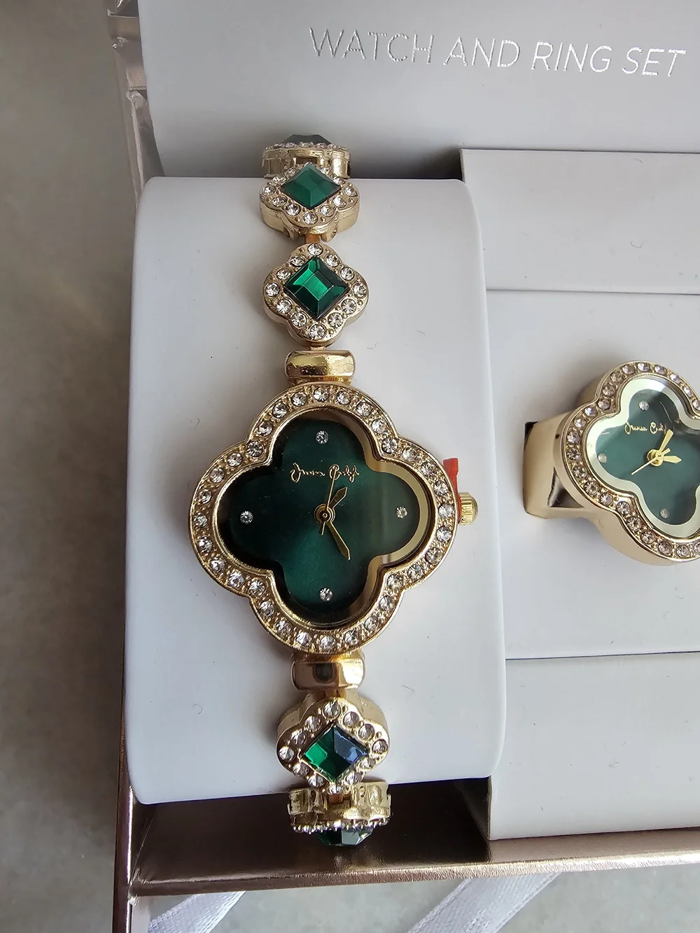N/A elegant gold